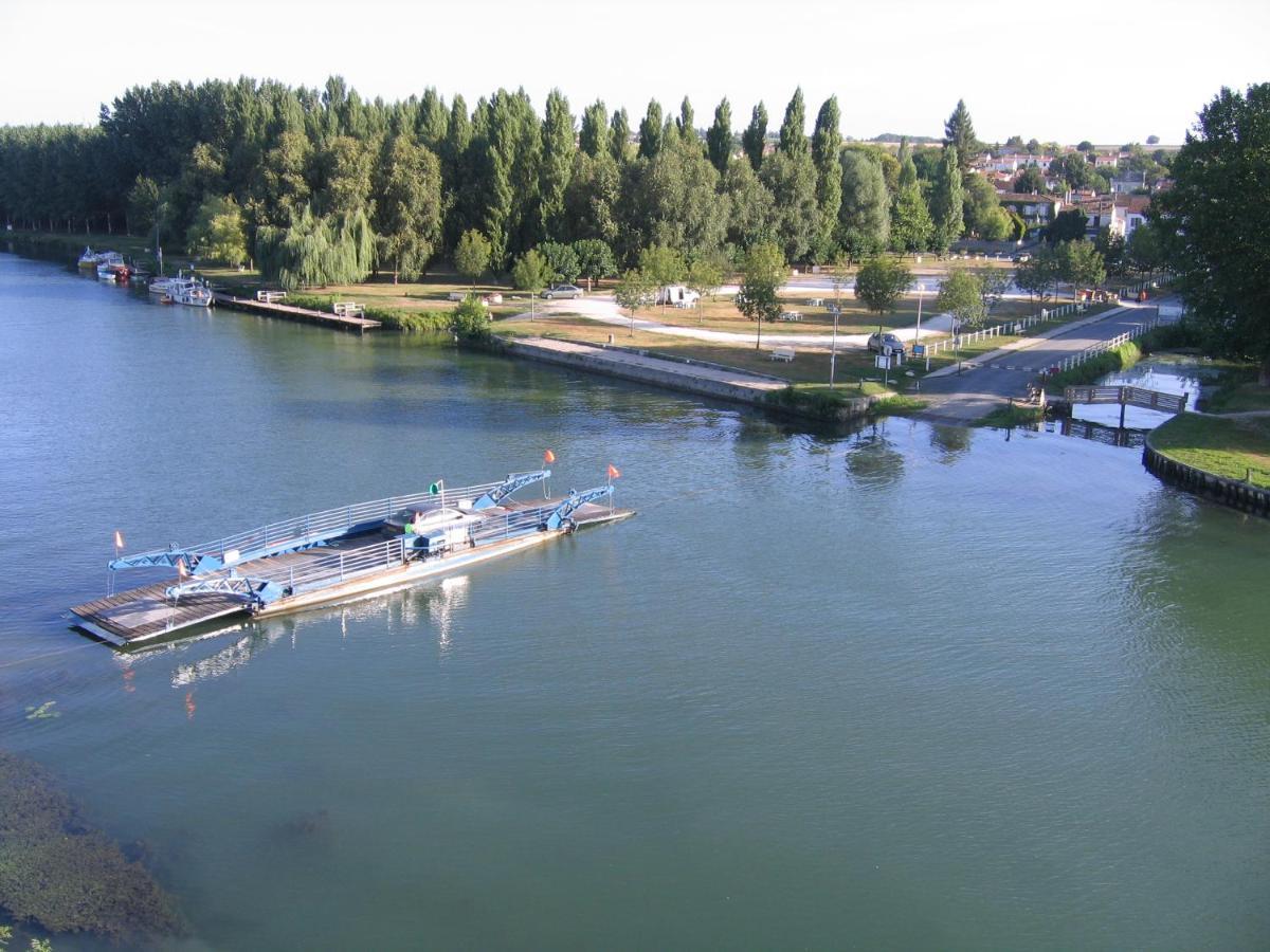 Camping Belle Riviere Chaniers 외부 사진