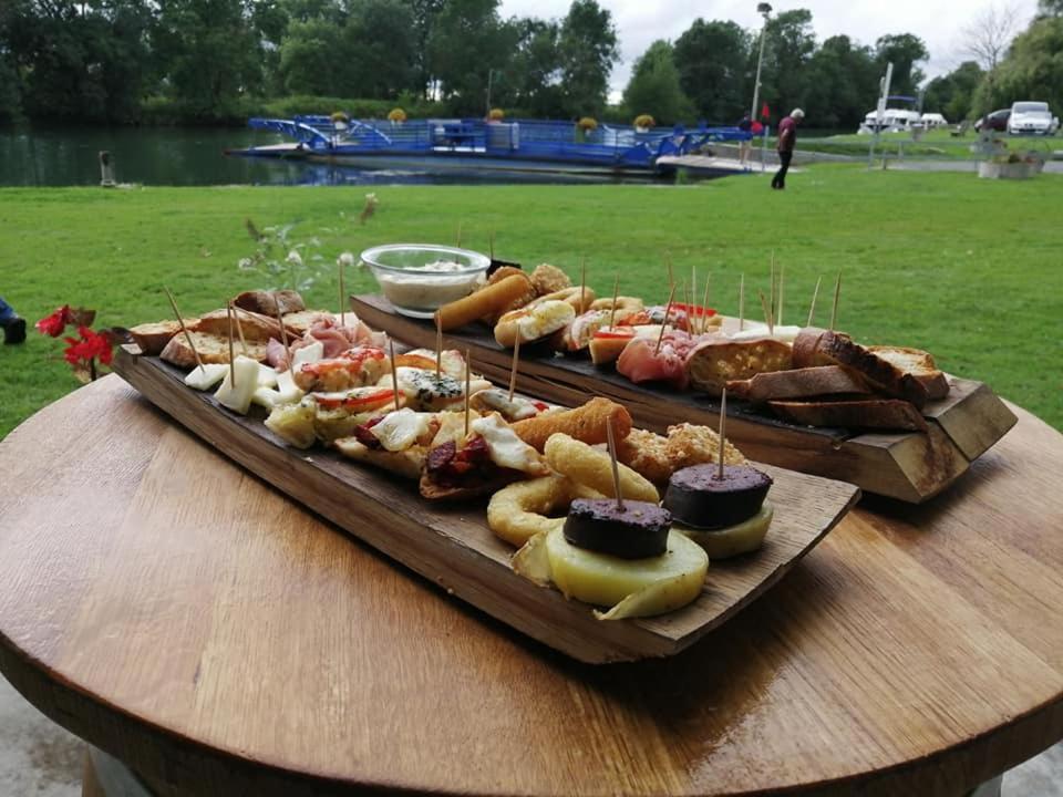 Camping Belle Riviere Chaniers 외부 사진