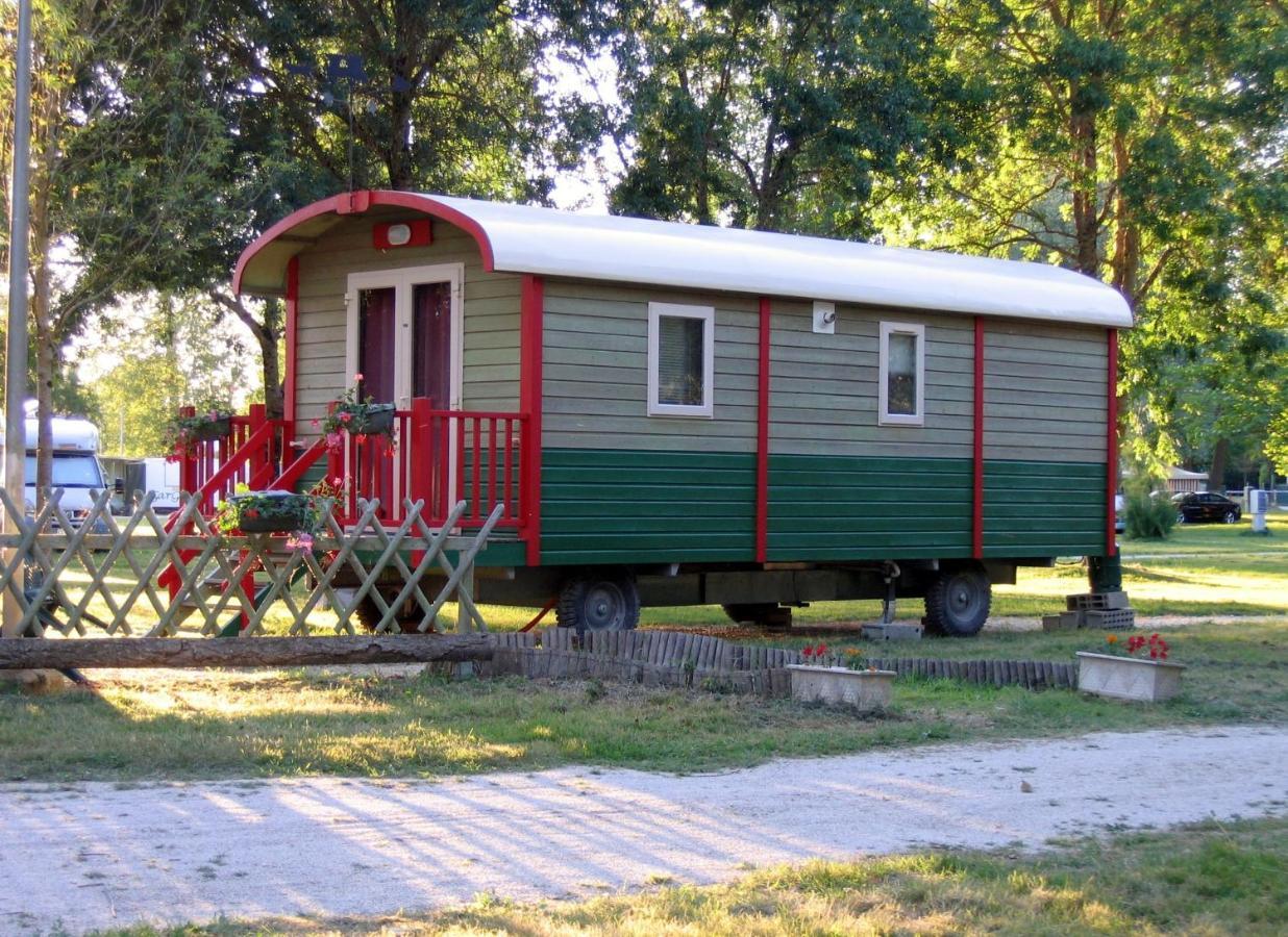Camping Belle Riviere Chaniers 외부 사진