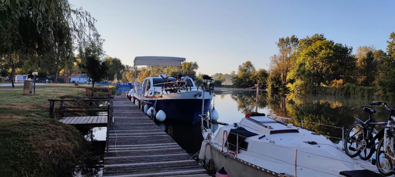 Camping Belle Riviere Chaniers 외부 사진